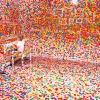 Кусама Яой (Yayoi Kusama): Детские наклейки на стенах и не только