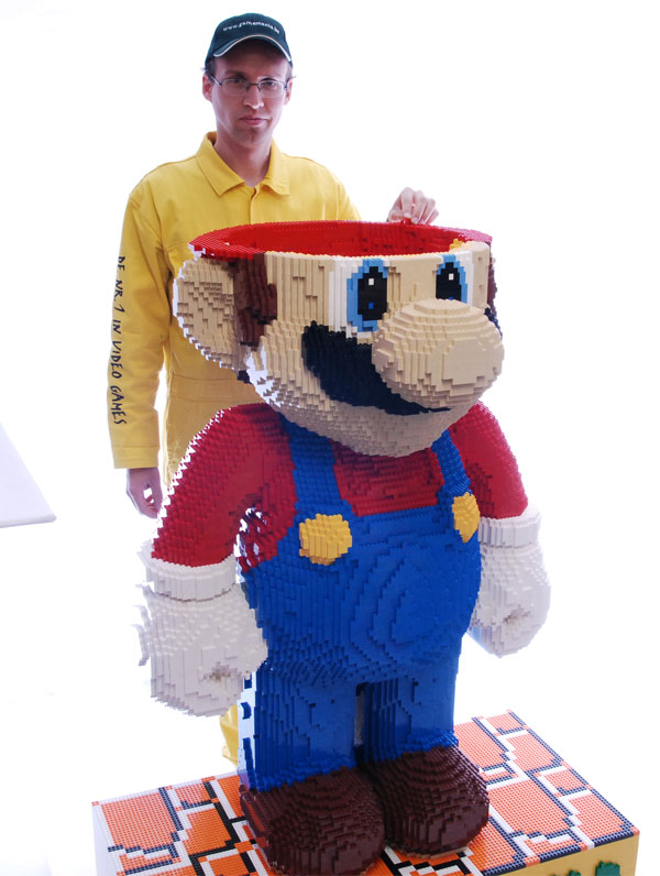 worlds_largest_lego_mario_11.jpg