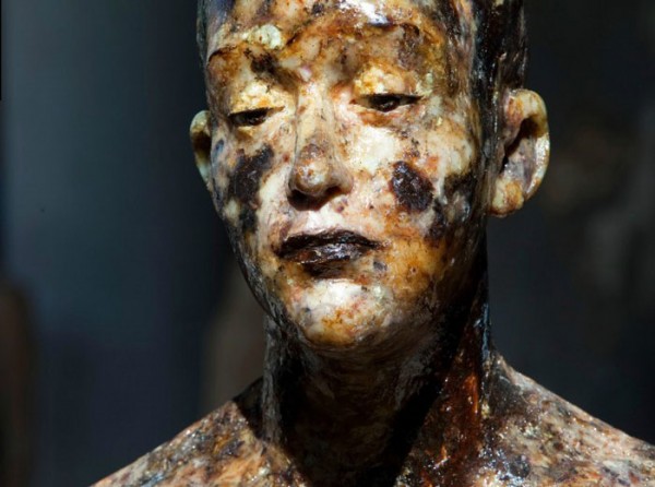 the-tainted-sculptures-aron-demetz-18.jp